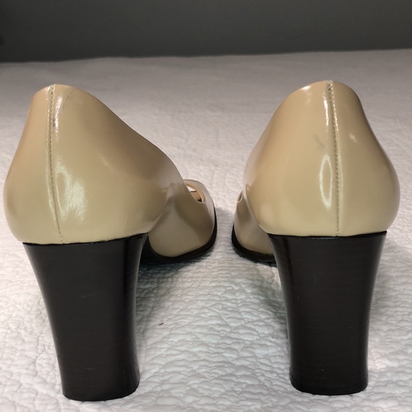 Joan Helpern Signature Tan Heels - Picture 3 of 7